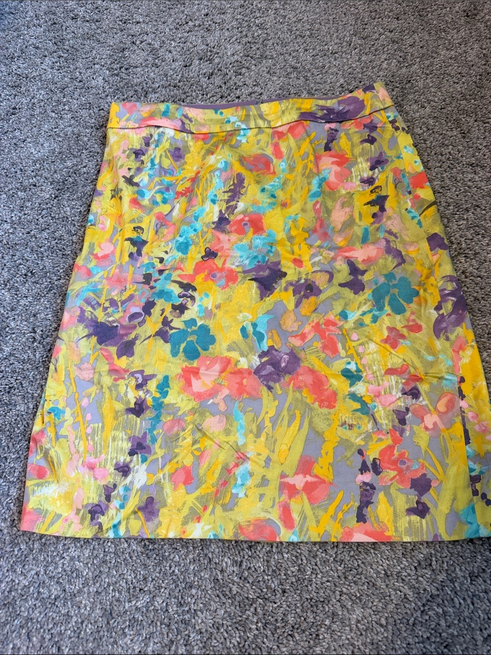 J Crew Floral Pencil Skirt- 98%Cotton 2% Spandex, Size 2- Like New!